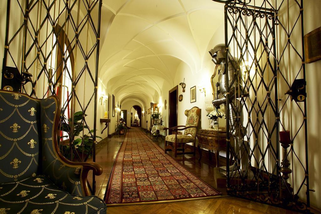 Schlosshotel Post Edelfreisitz Sprengenstein Imst Kültér fotó