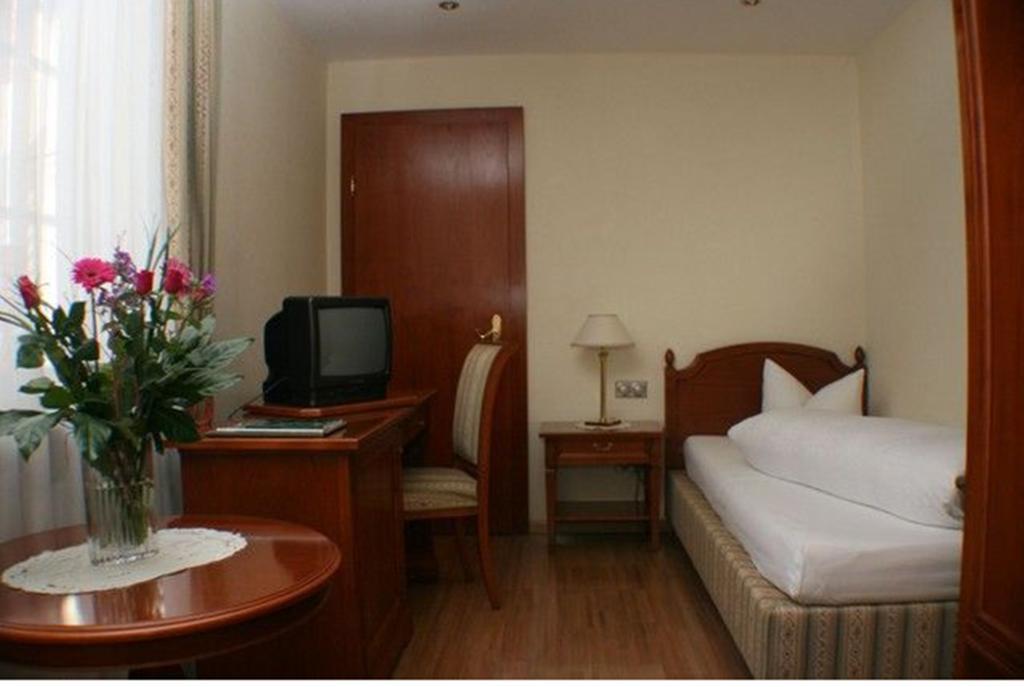 Schlosshotel Post Edelfreisitz Sprengenstein Imst Szoba fotó