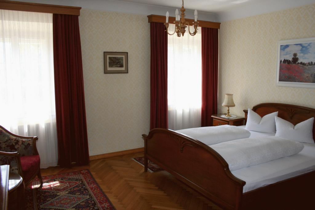Schlosshotel Post Edelfreisitz Sprengenstein Imst Szoba fotó